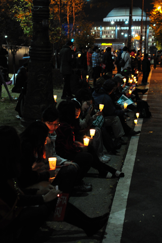국회 앞의 촛불들